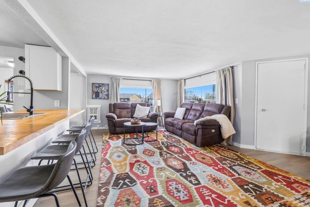 1207 Sanford Ave, Richland, WA 99354