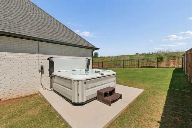 8701 Beechgrove Drive, Arcadia, OK 73007