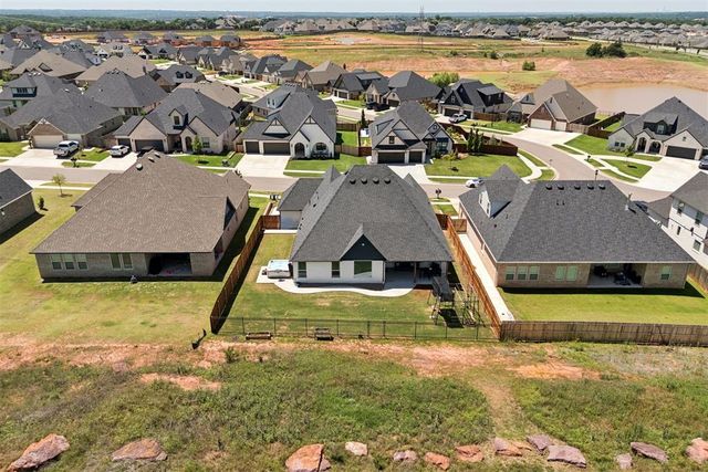8701 Beechgrove Drive, Arcadia, OK 73007