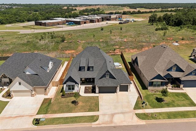 8701 Beechgrove Drive, Arcadia, OK 73007