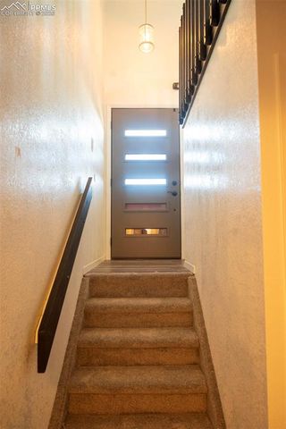 342 Mount View Lane, Colorado Springs, CO 80907