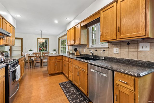 8315 Waterswolde Lane, Fort Wayne, IN 46825
