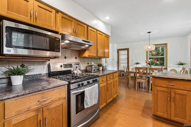 8315 Waterswolde Lane, Fort Wayne, IN 46825