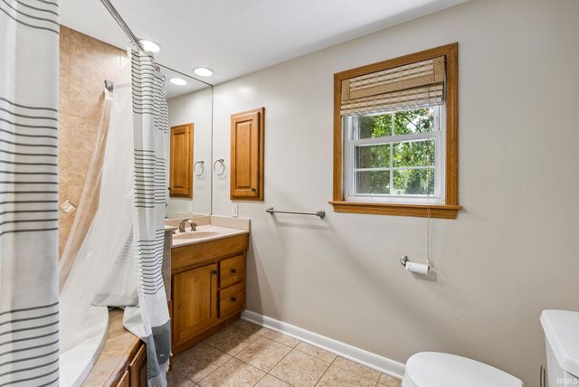 8315 Waterswolde Lane, Fort Wayne, IN 46825