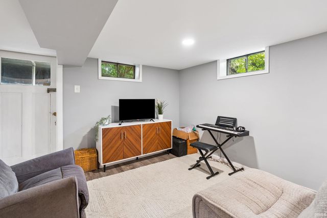 8315 Waterswolde Lane, Fort Wayne, IN 46825