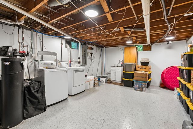 8315 Waterswolde Lane, Fort Wayne, IN 46825
