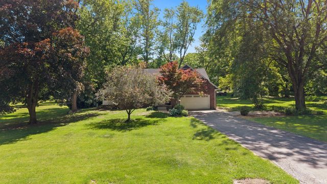 8315 Waterswolde Lane, Fort Wayne, IN 46825