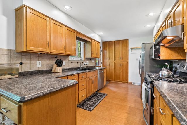 8315 Waterswolde Lane, Fort Wayne, IN 46825