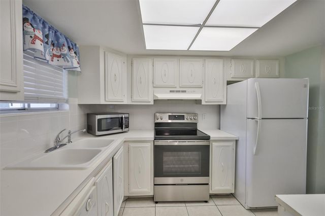 801 83RD AVENUE N 118, St Petersburg, FL 33704