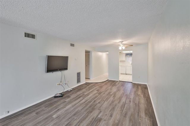 801 83RD AVENUE N 118, St Petersburg, FL 33704