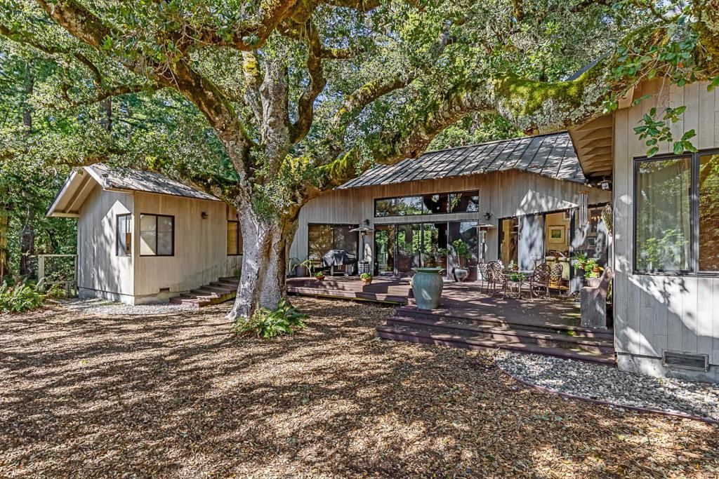 Image 11 of property listing at 1100 Old La Honda Road, Woodside, CA 94062