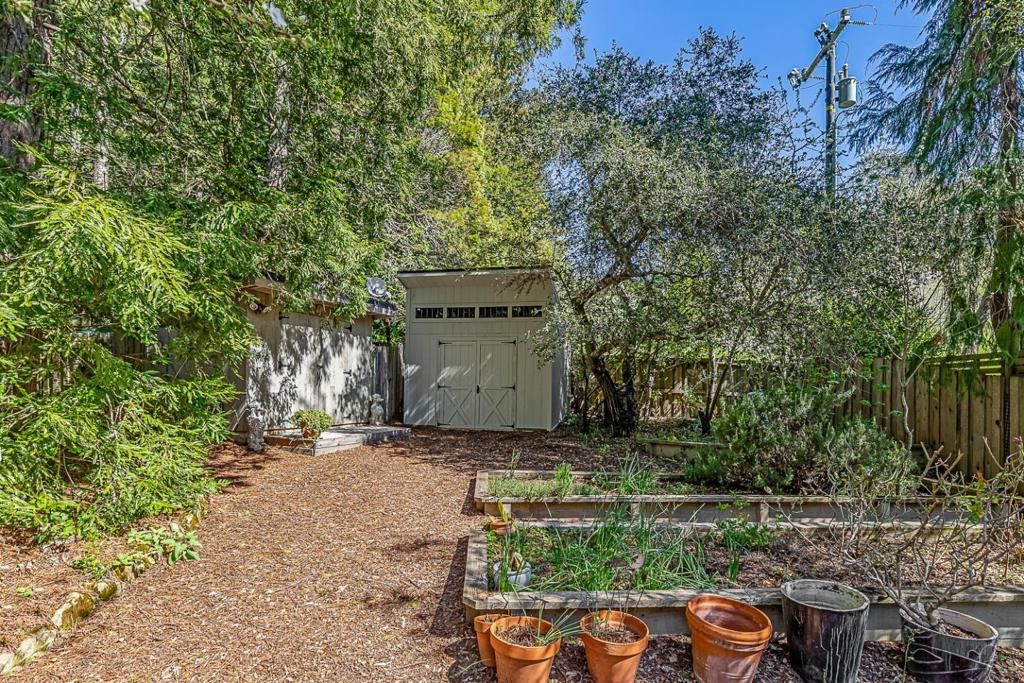 Image 12 of property listing at 1100 Old La Honda Road, Woodside, CA 94062