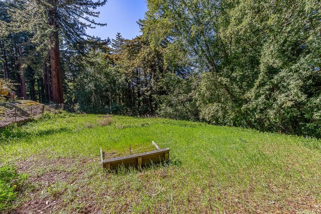Image 13 of property listing at 1100 Old La Honda Road, Woodside, CA 94062