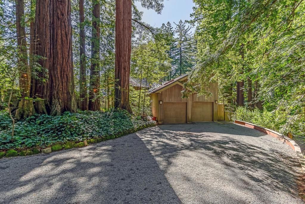 Image 14 of property listing at 1100 Old La Honda Road, Woodside, CA 94062