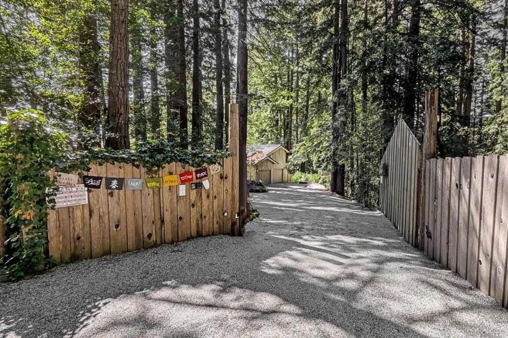 Image 16 of property listing at 1100 Old La Honda Road, Woodside, CA 94062