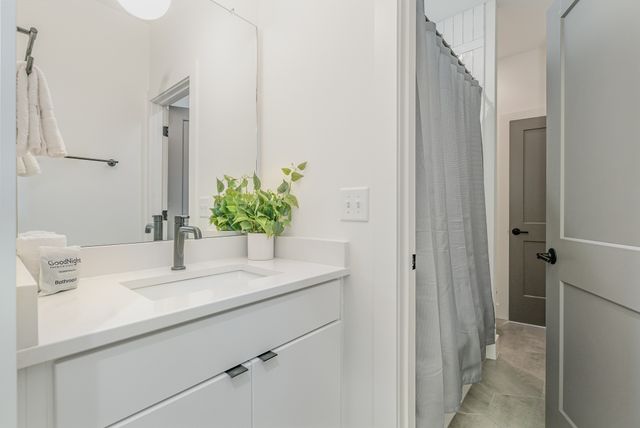 1009 Summit Ave, Nashville, TN 37203