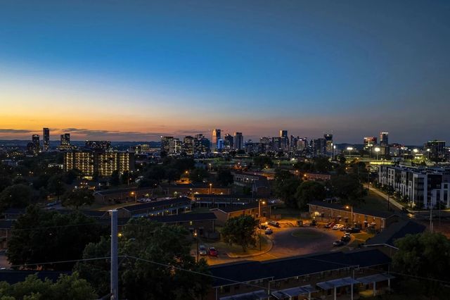 1009 Summit Ave, Nashville, TN 37203