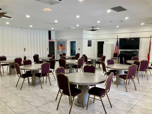 5681 SW 2nd Ct 105, Margate, FL 33068