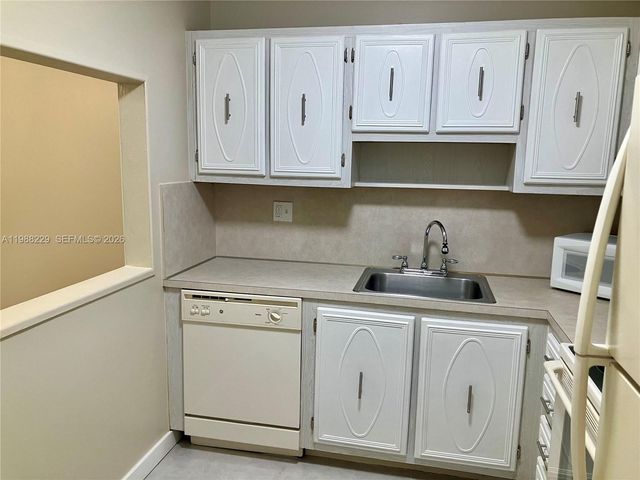 5681 SW 2nd Ct 105, Margate, FL 33068