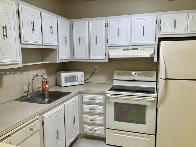 5681 SW 2nd Ct 105, Margate, FL 33068