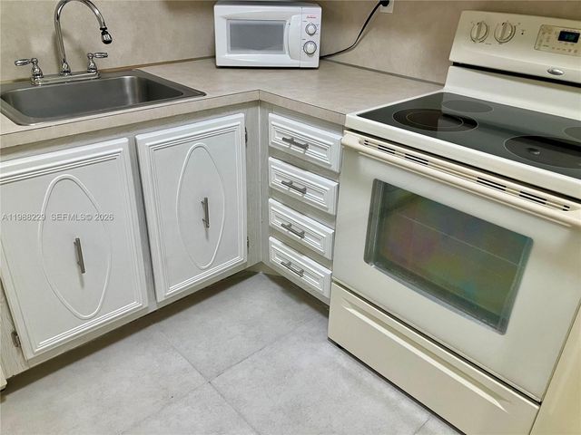 5681 SW 2nd Ct 105, Margate, FL 33068