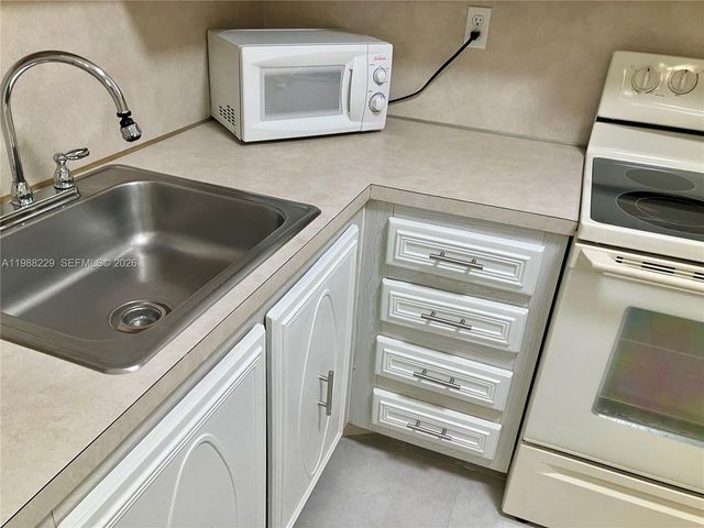 5681 SW 2nd Ct 105, Margate, FL 33068