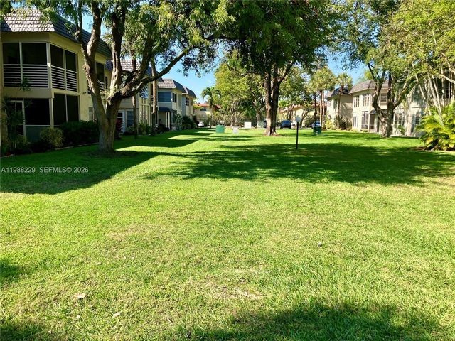 5681 SW 2nd Ct 105, Margate, FL 33068