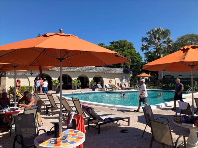 5681 SW 2nd Ct 105, Margate, FL 33068