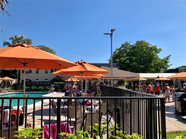 5681 SW 2nd Ct 105, Margate, FL 33068