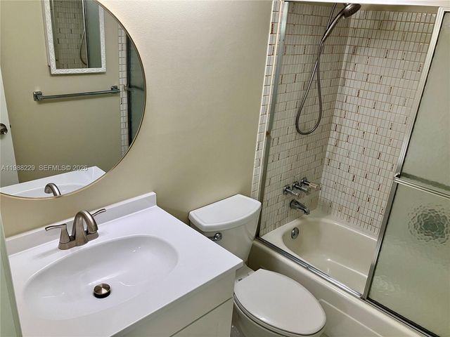 5681 SW 2nd Ct 105, Margate, FL 33068