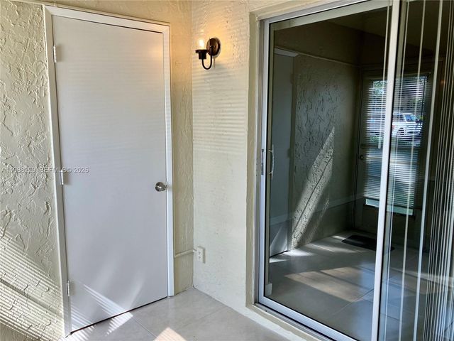 5681 SW 2nd Ct 105, Margate, FL 33068