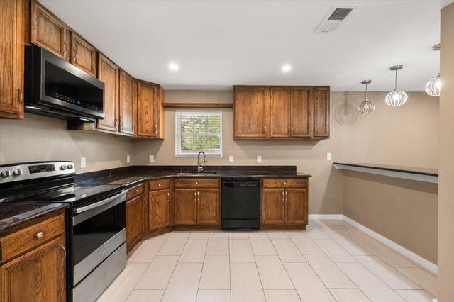 5806 Village Glen Trail, Arlington, TX 76016