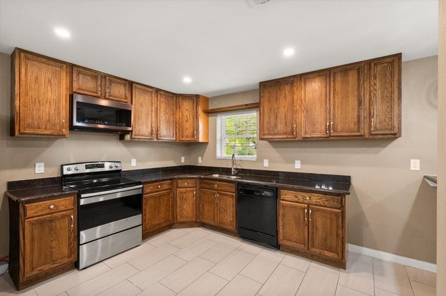 5806 Village Glen Trail, Arlington, TX 76016