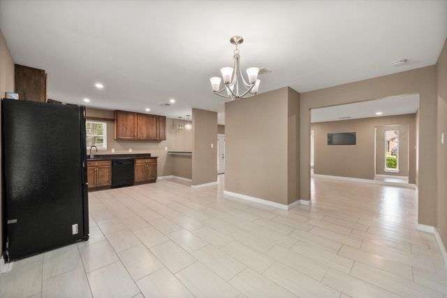 5806 Village Glen Trail, Arlington, TX 76016