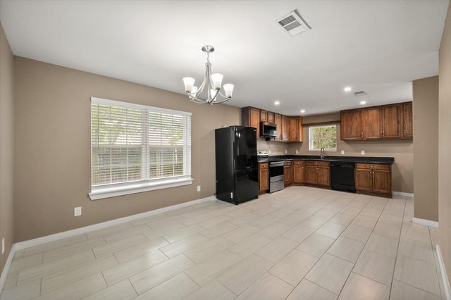 5806 Village Glen Trail, Arlington, TX 76016