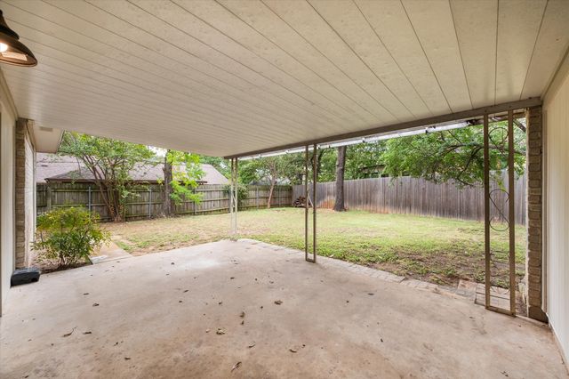 5806 Village Glen Trail, Arlington, TX 76016