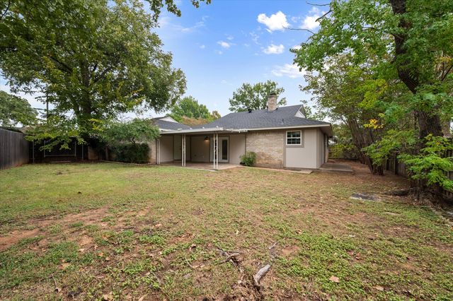 5806 Village Glen Trail, Arlington, TX 76016