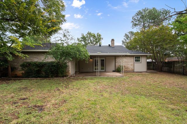 5806 Village Glen Trail, Arlington, TX 76016