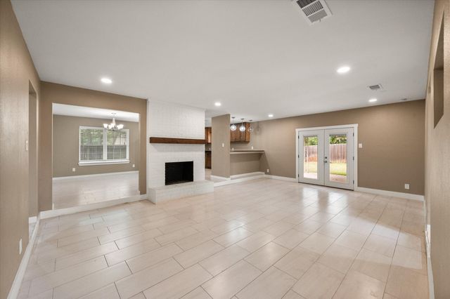 5806 Village Glen Trail, Arlington, TX 76016