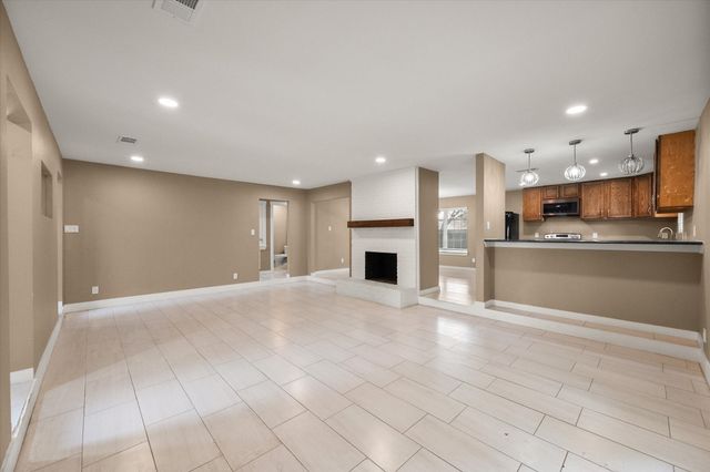 5806 Village Glen Trail, Arlington, TX 76016