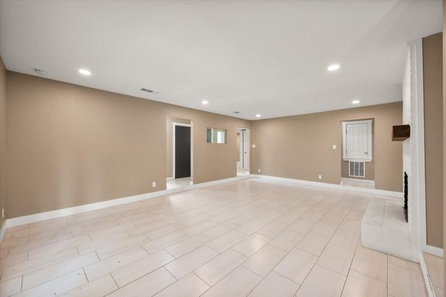 5806 Village Glen Trail, Arlington, TX 76016