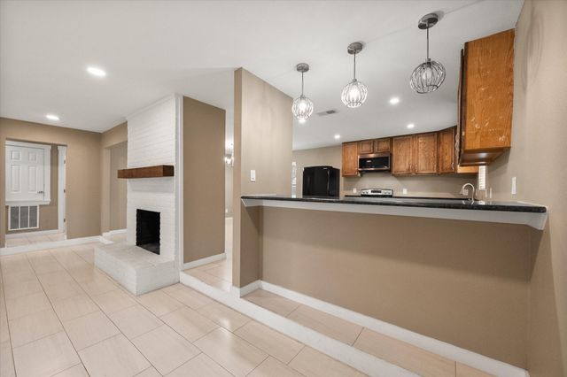 5806 Village Glen Trail, Arlington, TX 76016