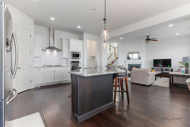 1442 Somerset Place, Barrington, IL 60010