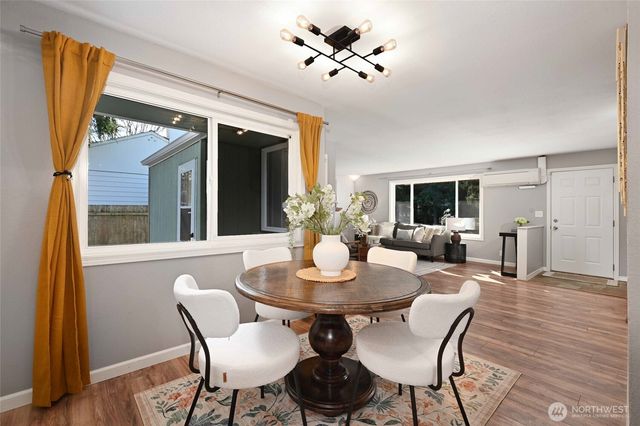 4570 36th Avenue W, Seattle, WA 98199