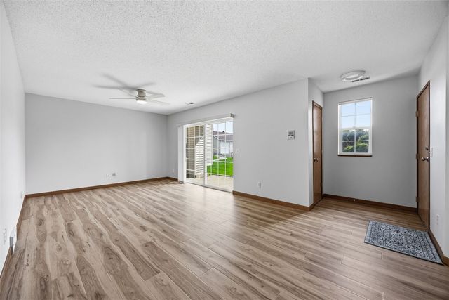 1350 44th Street B, Marion, IA 52302