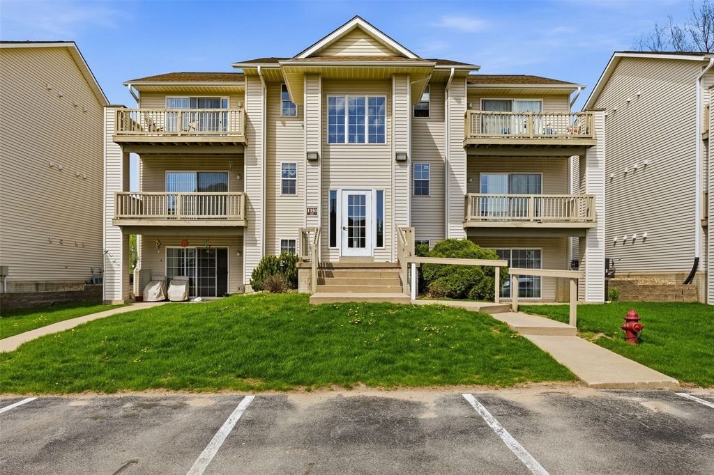 1350 44th Street B, Marion, IA 52302