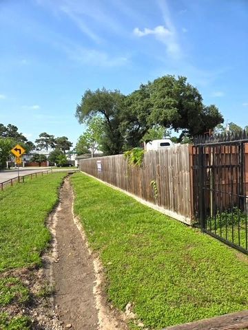 43 N Wickerwood Street, Houston, TX 77080