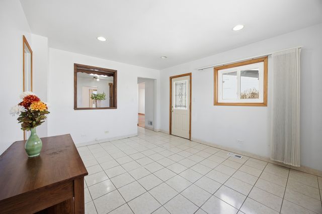 9013 ORIOLE Avenue, Morton Grove, IL 60053