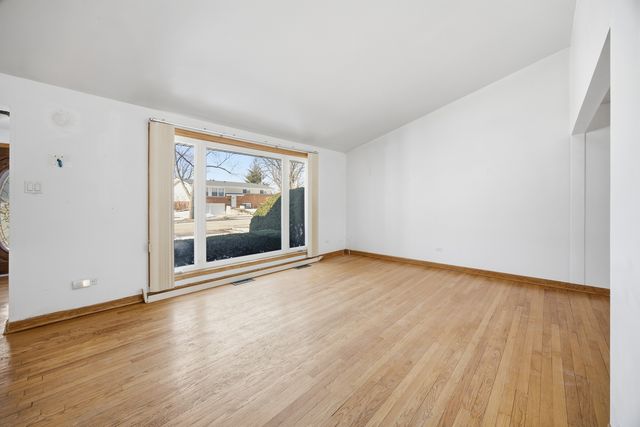 9013 ORIOLE Avenue, Morton Grove, IL 60053