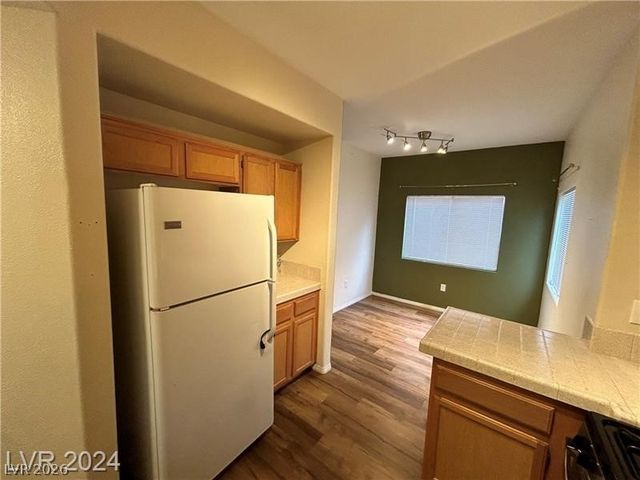 1050 East Cactus Avenue 1011, Las Vegas, NV 89183